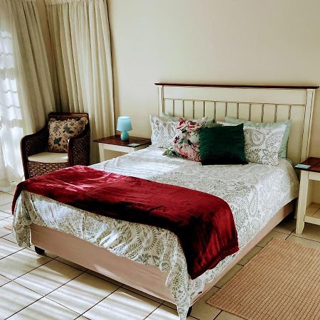 Sheilan House Hotel Port Alfred Exterior photo